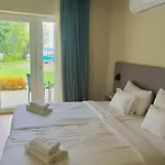 Yacht Club 3* טיהאני