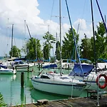 Yacht Club מלון 3*
