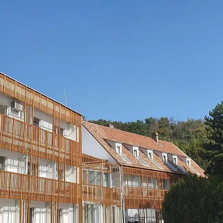 Yacht Club Szálloda