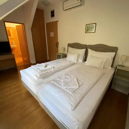 Otel Yacht Club 3*