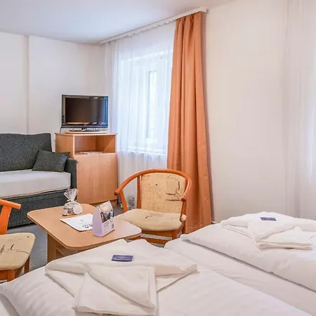 Yacht Club Otel Tihany