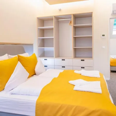 Yacht Club 3* تيهاني