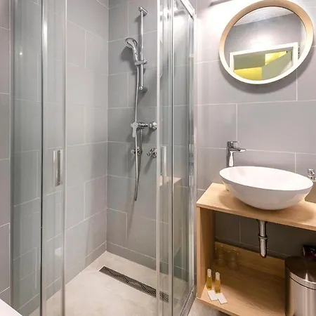 Yacht Club Szálloda 3*