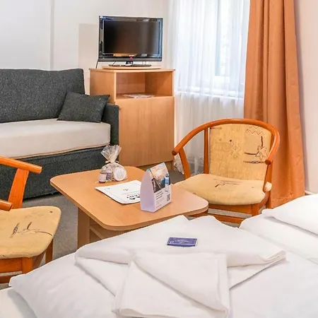 Szálloda Yacht Club 3*