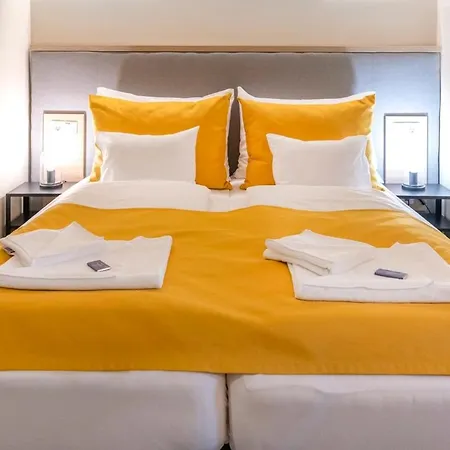 Yacht Club Otel Tihany