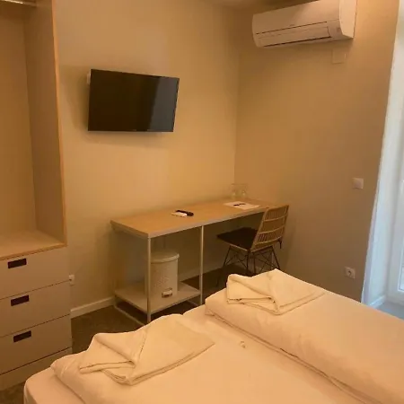 Yacht Club Szálloda 3*