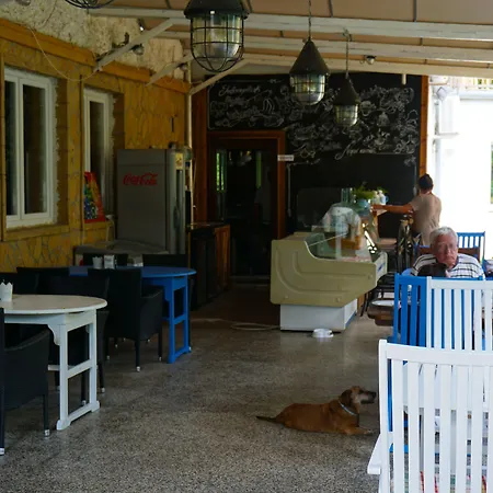 Szálloda Yacht Club 3*