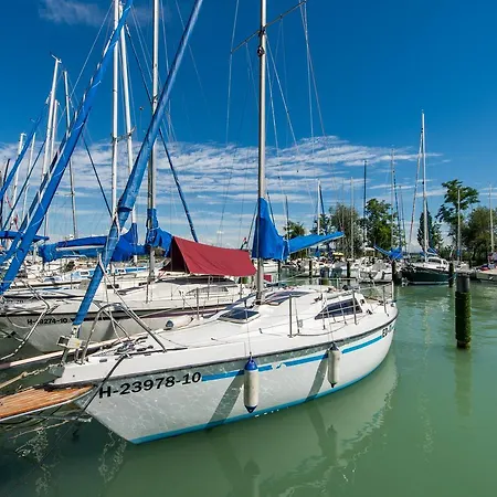Yacht Club